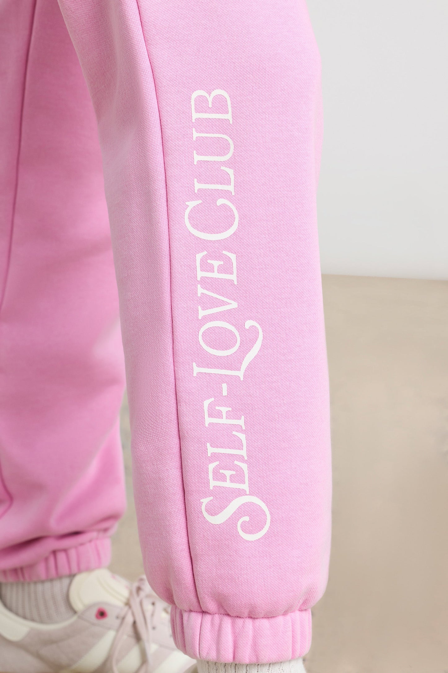 Oversized Joggers in Bubblegum Pink